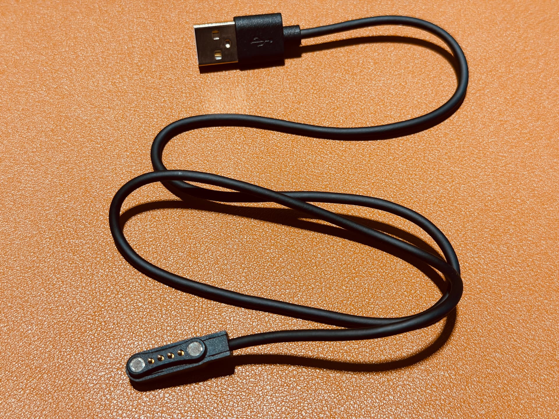 閱星曈 XTEINK X3 開箱實拍 IMG_5617:磁吸充電線全貌