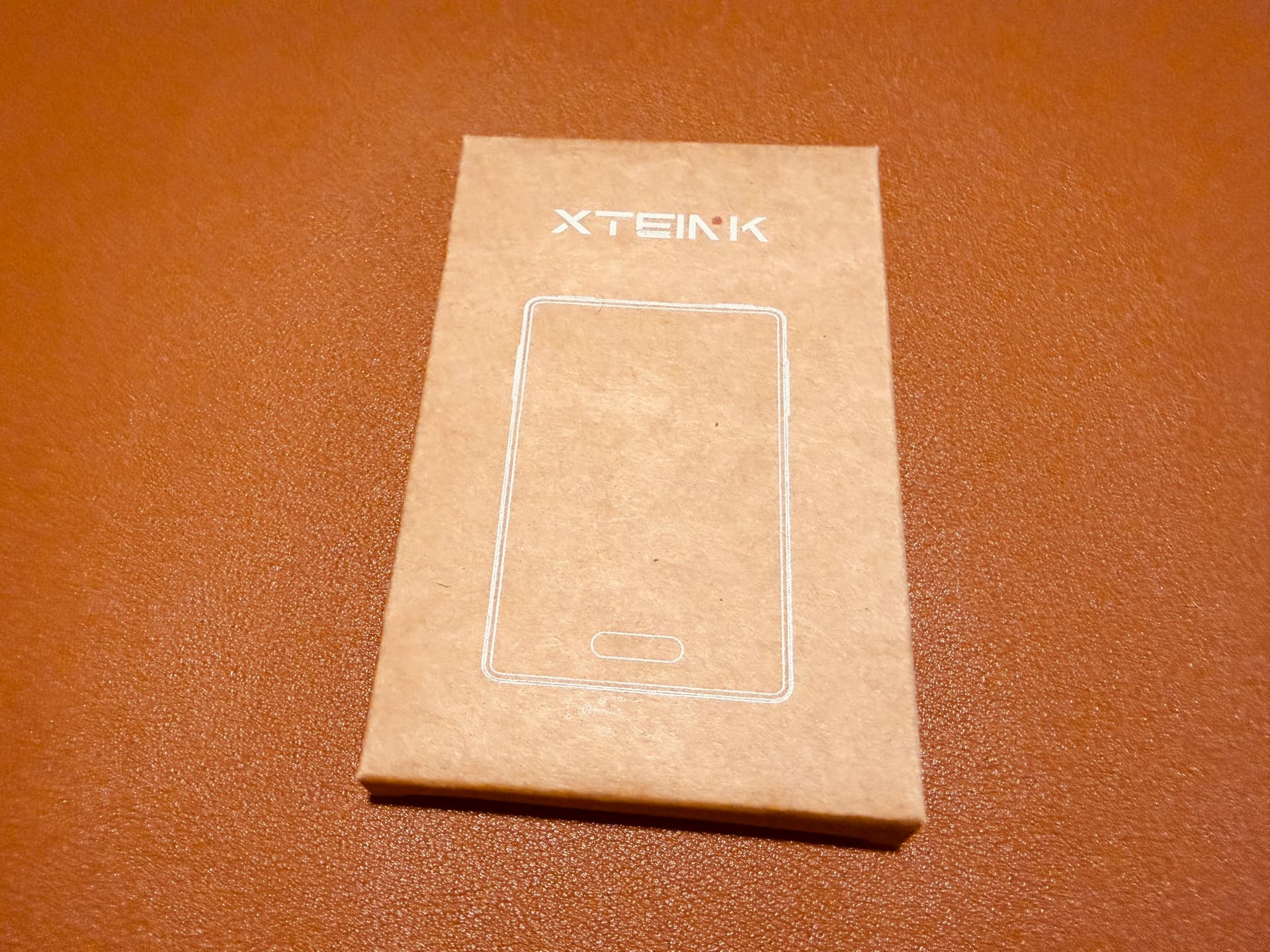 閱星曈 XTEINK X3 開箱實拍 IMG_5644:TPU 保護套外盒