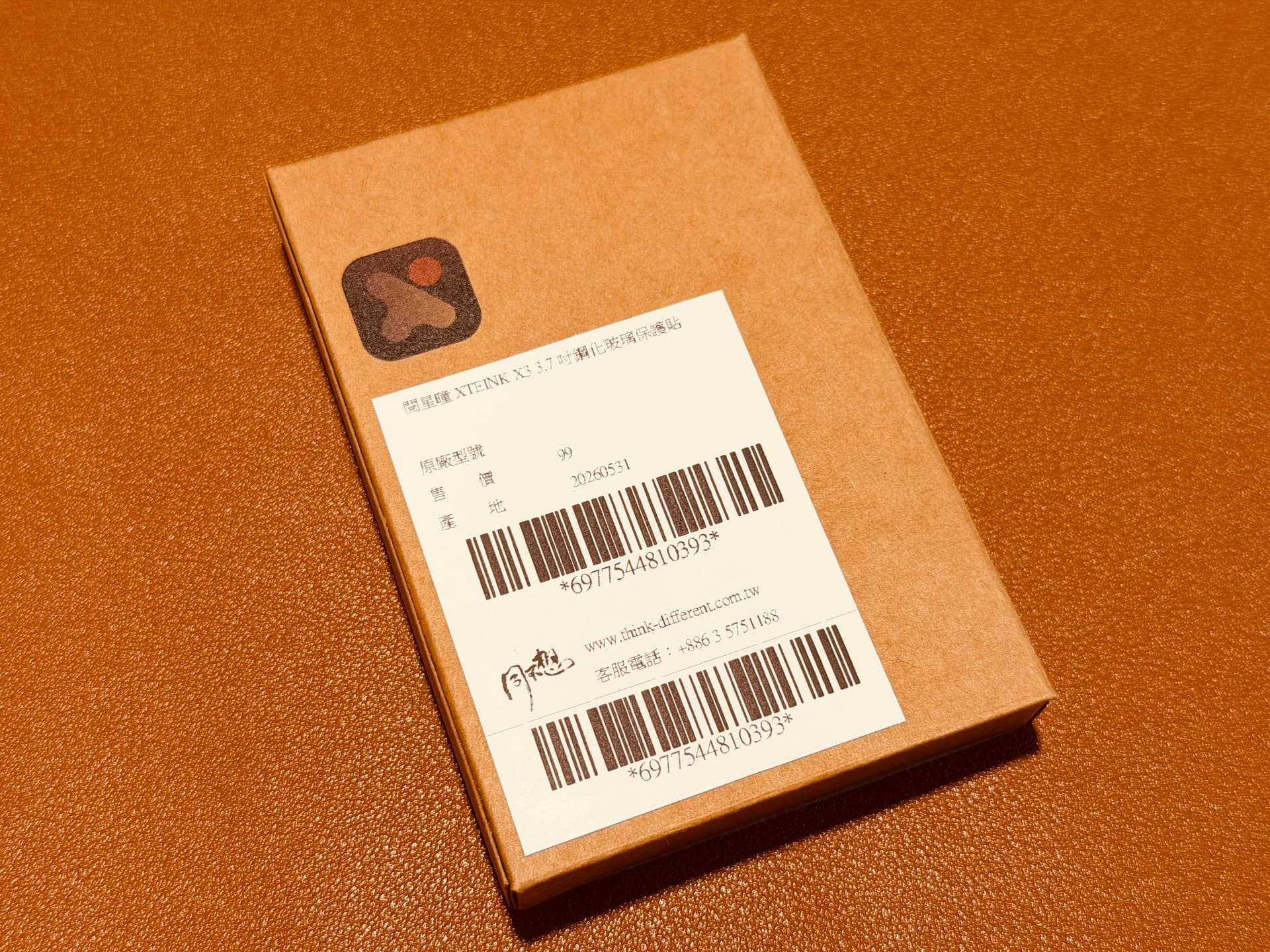 閱星曈 XTEINK X3 開箱實拍 IMG_5665:玻璃保護貼外盒代理標籤