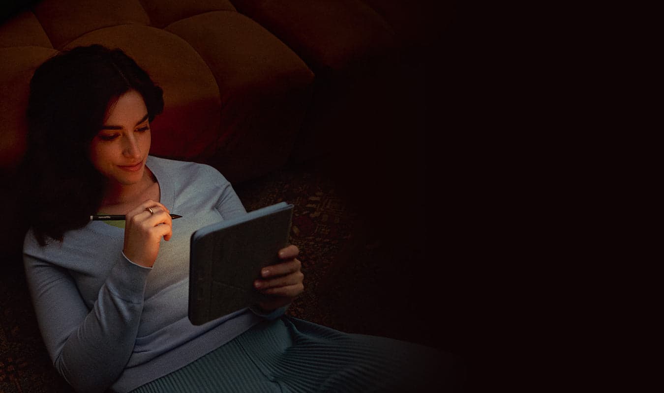 Kobo Libra Colour 閱讀情境圖,本文說明 Adobe Digital Editions 與 ByteBooks 授權轉移