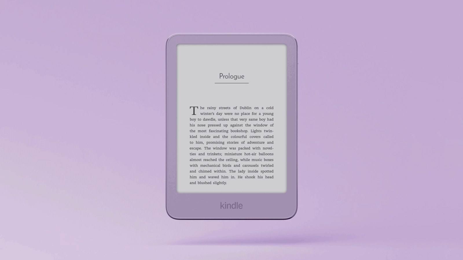 Amazon 官方產品圖:淡紫色(Ube)的新款 Kindle 懸浮在同色背景上,螢幕顯示小說的 Prologue 頁面,正面邊框和螢幕齊平,下方印著 kindle 字樣