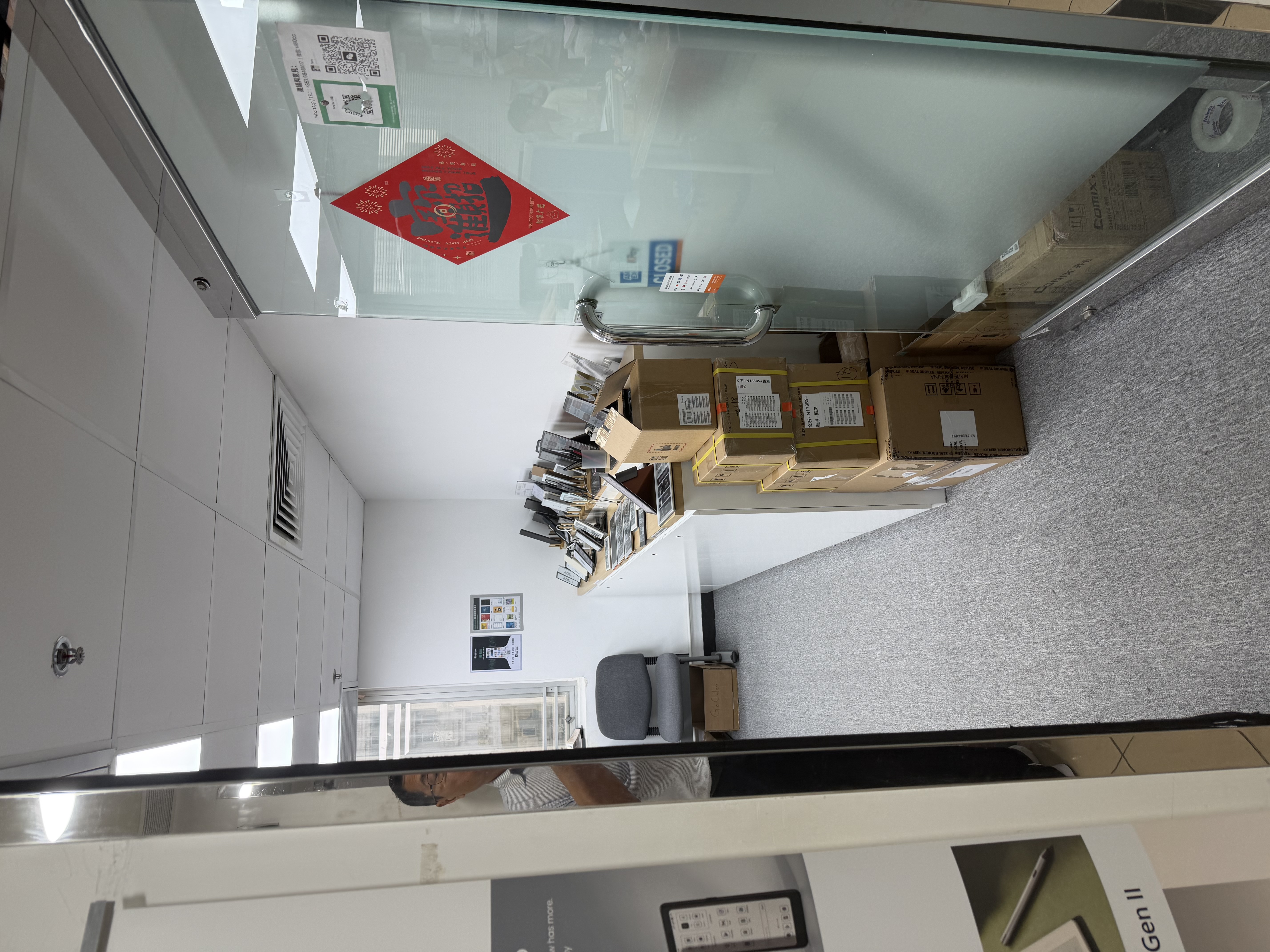 環球貿易店內電子閱讀器陳列
