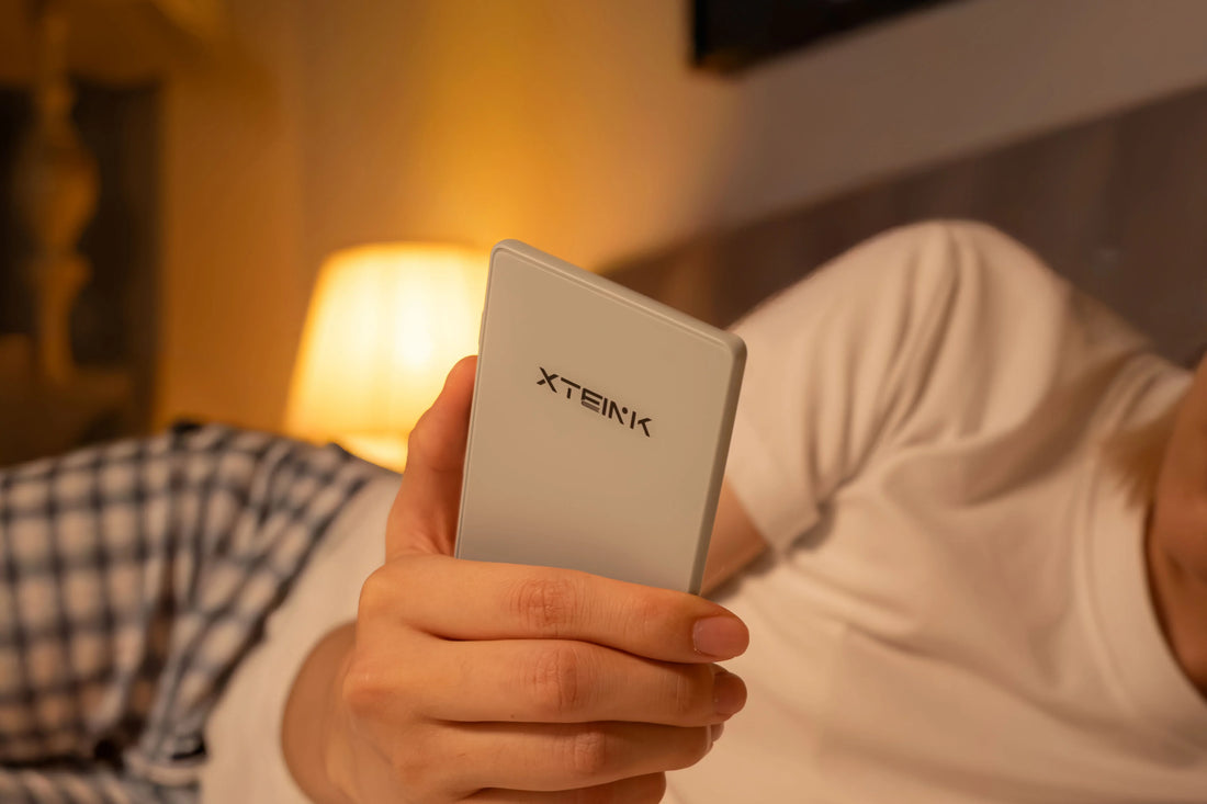閱星曈 XTEINK 口袋電子紙夜間閱讀情境