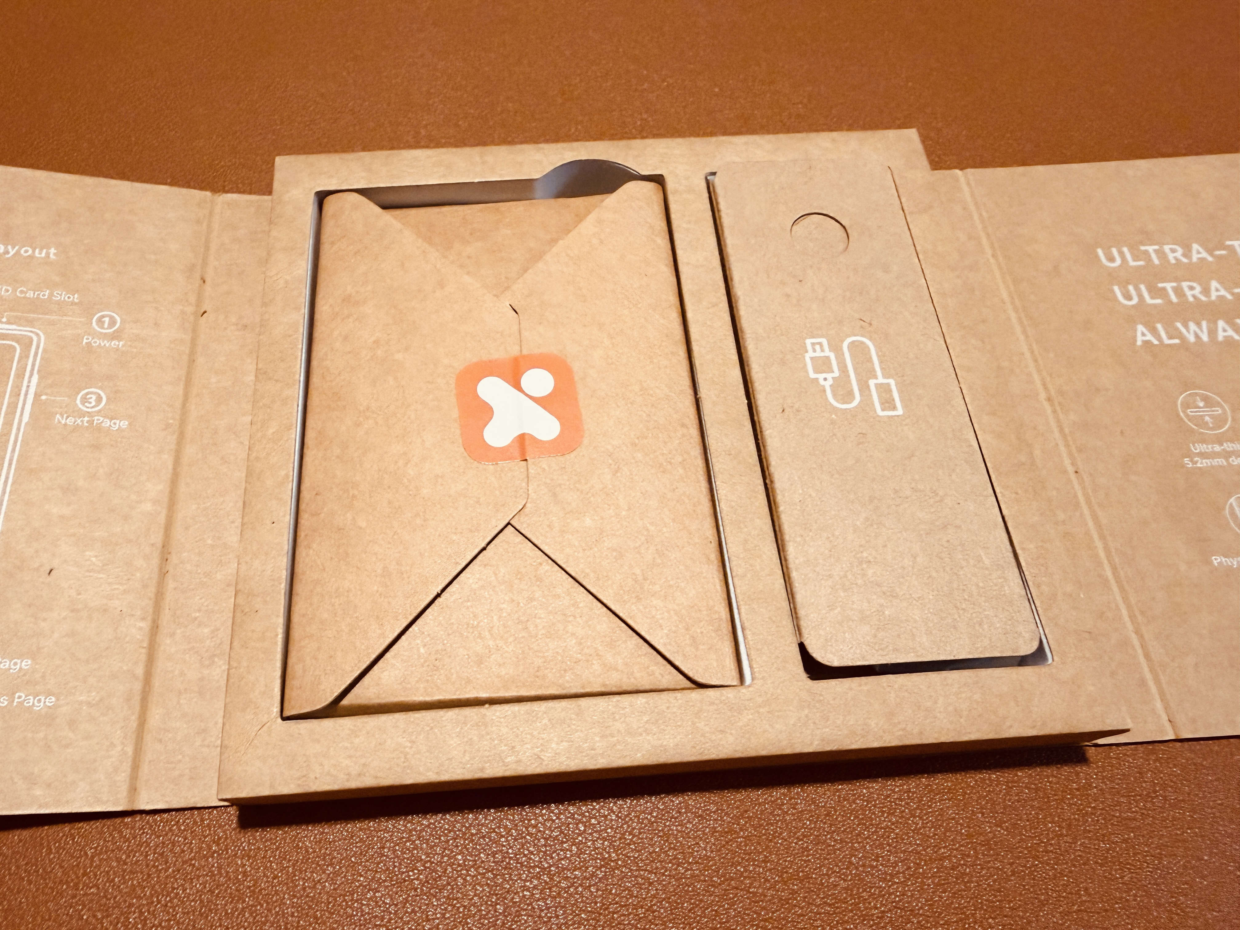 閱星曈 XTEINK X3 開箱實拍 IMG_5615：外盒內部收納與配件位置