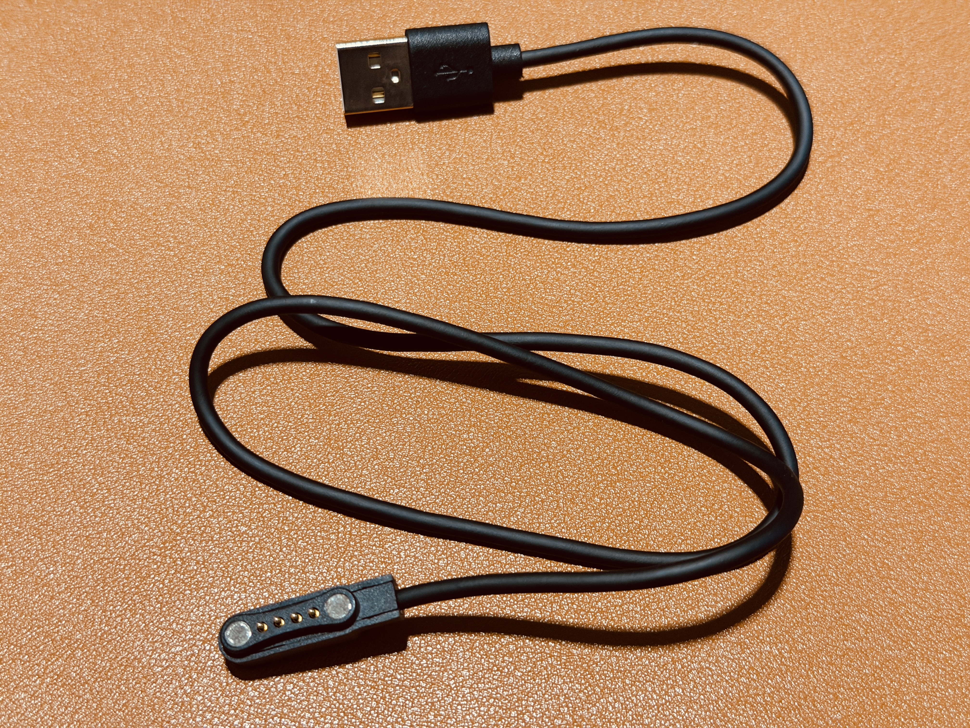 閱星曈 XTEINK X3 開箱實拍 IMG_5617：磁吸充電線全貌