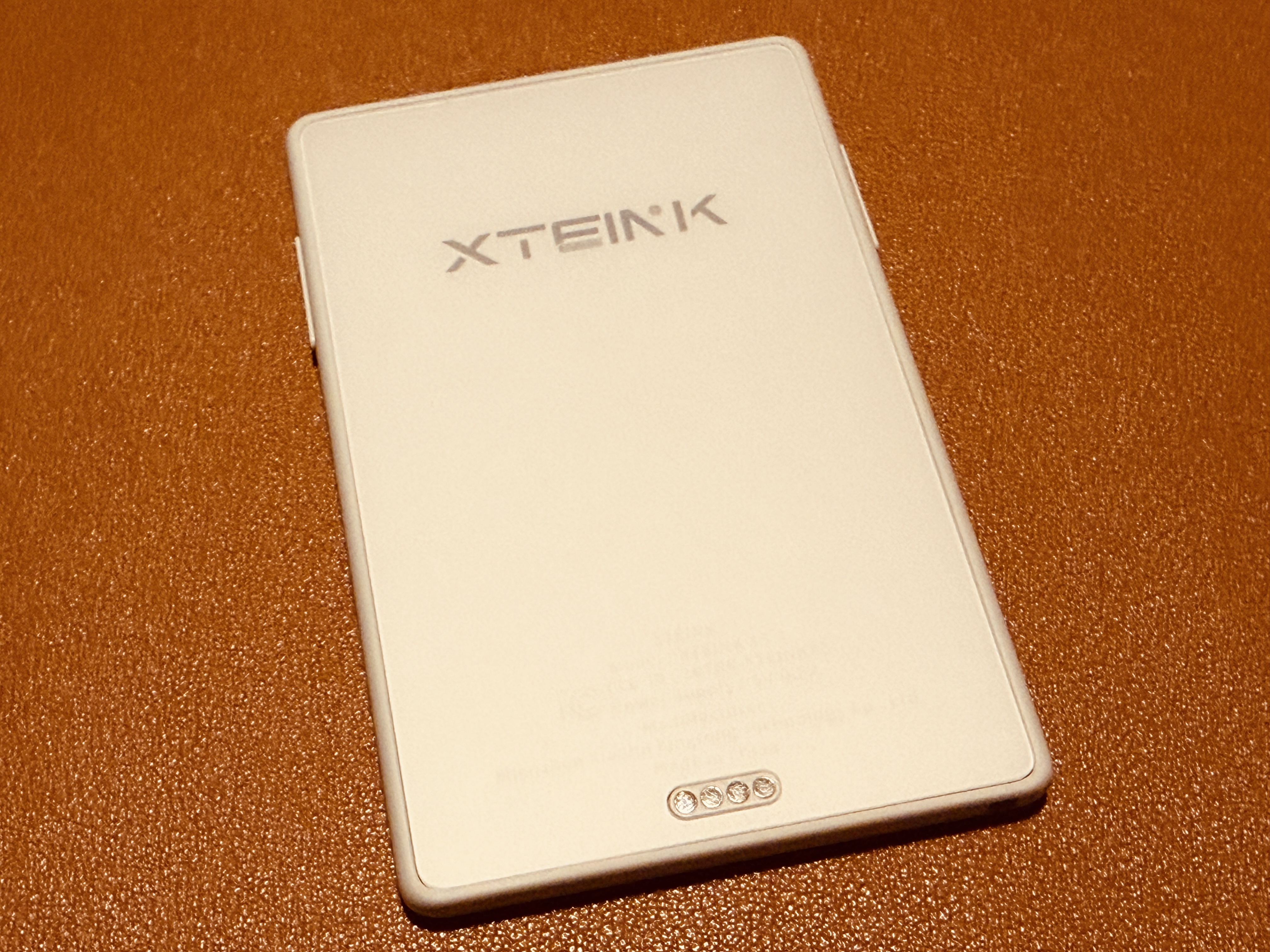 閱星曈 XTEINK X3 開箱實拍 IMG_5639：閱讀器背面近拍