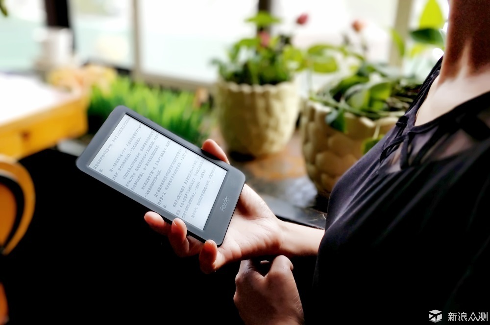 iReader Light 青春版實機照片（圖片來源：新浪眾測）。